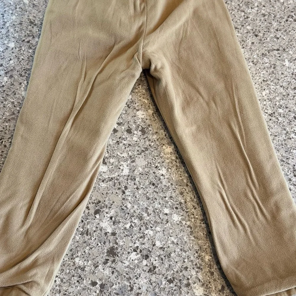 Uniqlo l Kid’s Heat Tech Khaki’s l Size 3-4